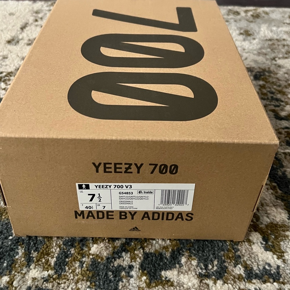 Adidas 700 V3